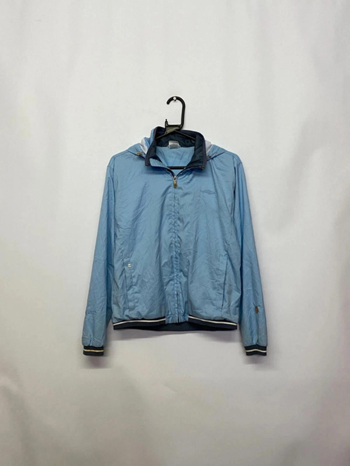 Umbro Light Blue Windbreaker Jacket (Youth 16A / Small)