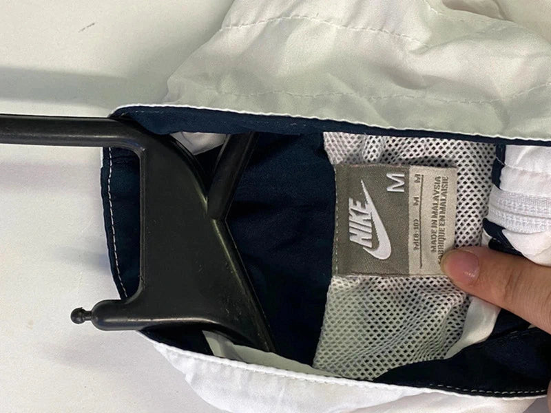 🧥 Nike White & Navy Full-Zip Track Jacket (Size M)