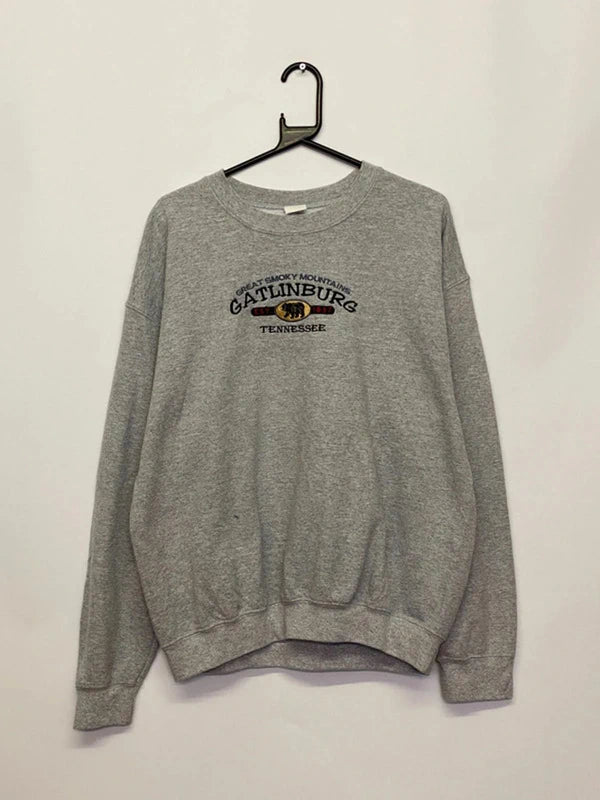 Gildan Gatlinburg Tennessee Graphic Sweatshirt (Men’s L)