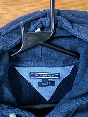 White Gildan Heavy Blend sweatshirt