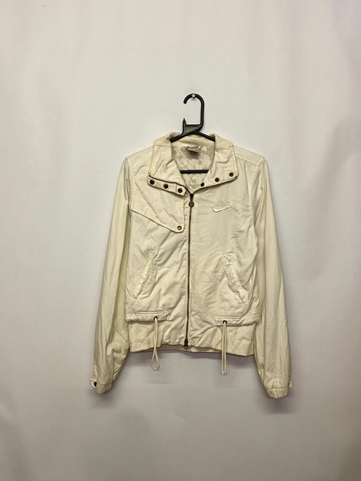 Vintage Nike Women’s White Zip-Up Jacket