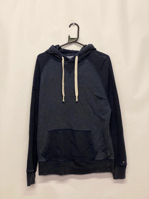 White Gildan Heavy Blend sweatshirt